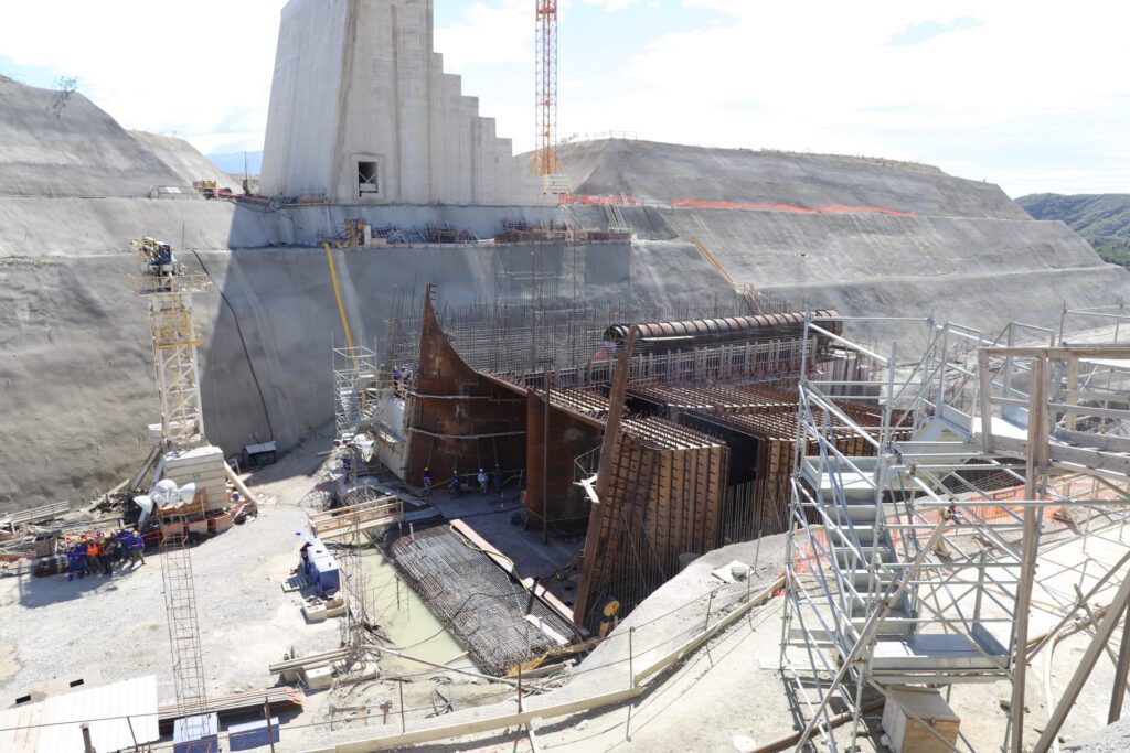 construccion presa