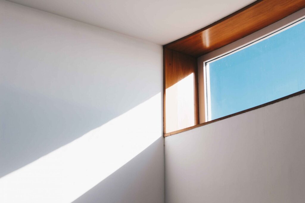 Cómo puedo ahorrar luz en casa de manera efectiva 1 luz natural 2